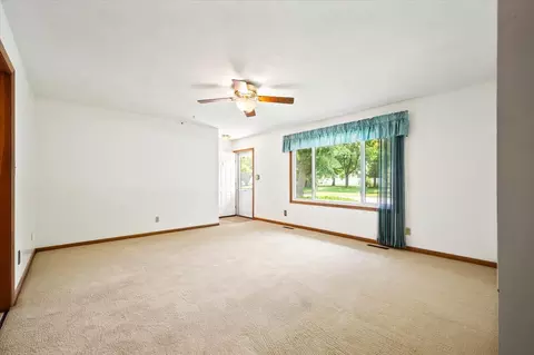2102 Arrowhead Dr, Bloomington, IL 61704 photo 6