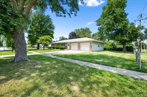 2102 Arrowhead Dr, Bloomington, IL 61704 photo 4