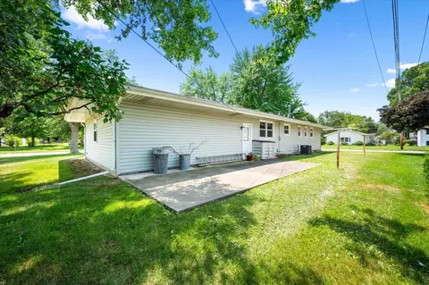 2102 Arrowhead Dr, Bloomington, IL 61704 photo 19