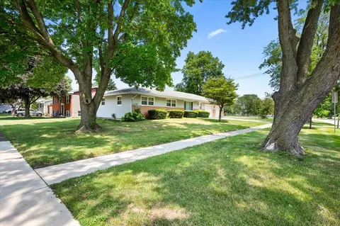 2102 Arrowhead Dr, Bloomington, IL 61704 photo 21