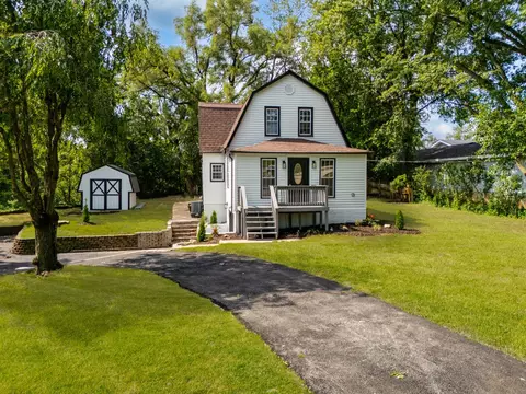 1121 E 9th St, Lockport, IL 60441 photo 2