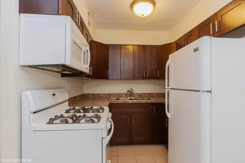 Kitchen - 563 Fairway View Dr #2F, Wheeling, IL 60090 photo 1 of 2