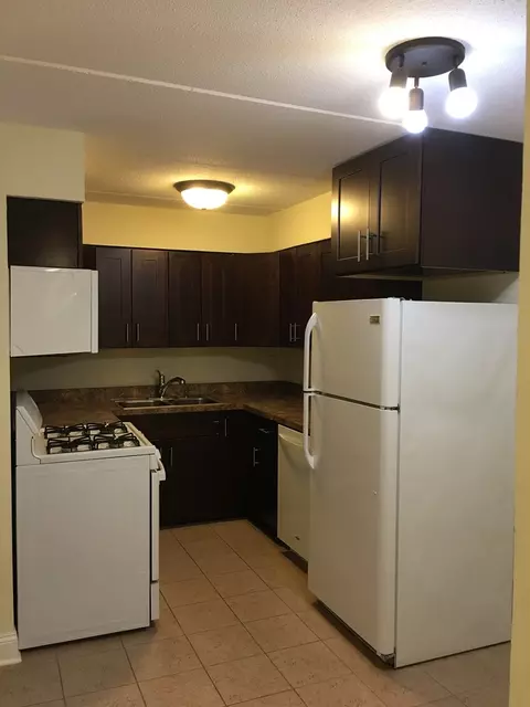 Kitchen - 563 Fairway View Dr #2F, Wheeling, IL 60090 photo 2 of 2