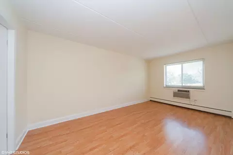 Living - 563 Fairway View Dr #2F, Wheeling, IL 60090 photo 4 of 4
