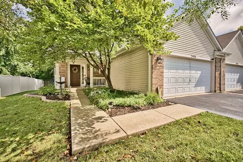 21456 Carlton St, Crest Hill, IL 60403