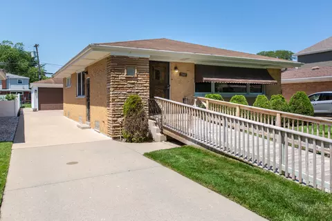 7152 N Ozark Ave, Chicago, IL 60631