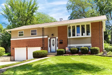 1222 E Pratt Dr, Palatine, IL 60074