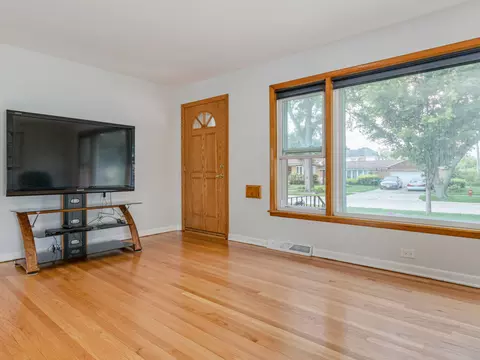 2531 Peter Rd, Des Plaines, IL 60018 photo 2