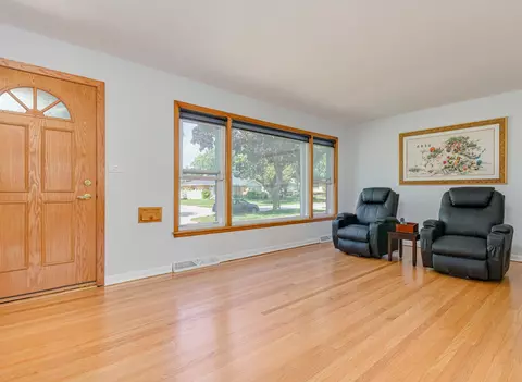 2531 Peter Rd, Des Plaines, IL 60018 photo 3