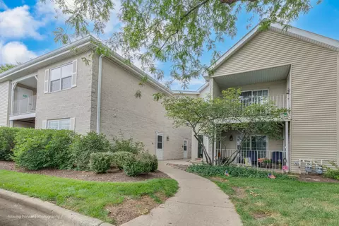768 N Gary Ave #4-101, Carol Stream, IL 60188