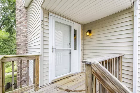 903 N Linden St #201, Normal, IL 61761