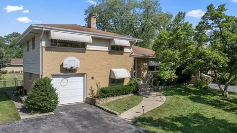 605 S George St, Mount Prospect, IL 60056