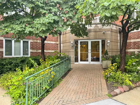 5225 N Riversedge Ter #315, Chicago, IL 60630