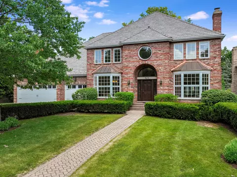 921 Burgess Hill Rd, Naperville, IL 60565