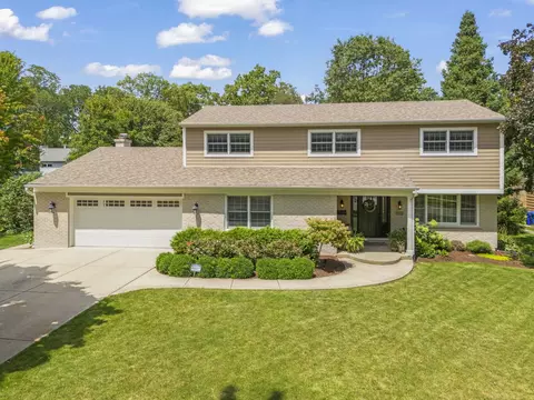 163 W Elm St, Wheaton, IL 60189