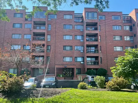 3801 Appian Way #302, Glenview, IL 60025