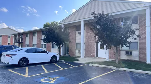 703 E Fullerton Ave #210, Glendale Heights, IL 60139