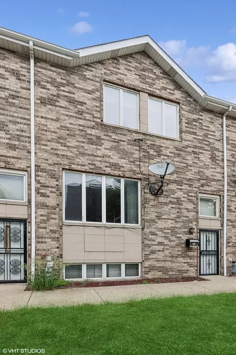 336 W 32nd St, Chicago, IL 60616