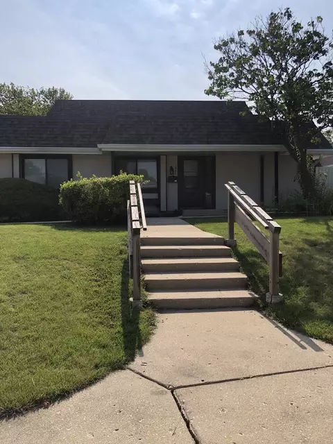 1357 Court Leona #1357, Hanover Park, IL 60133