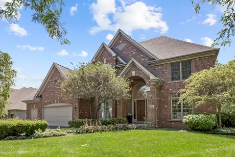 758 Fox Run Dr, Geneva, IL 60134