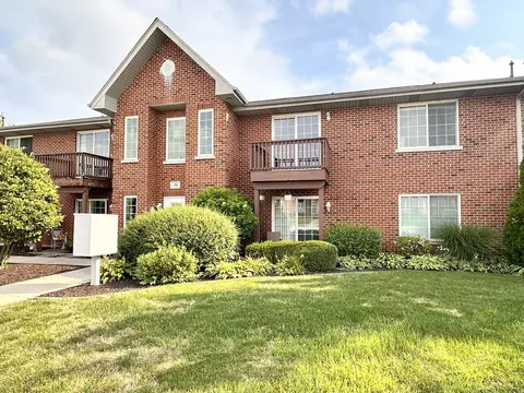 170 E Division St #U102, Manteno, IL 60950