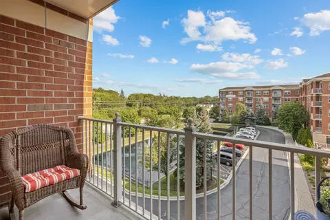 Exterior - 1 Itasca Pl #411, Itasca, IL 60143 photo 1 of 3