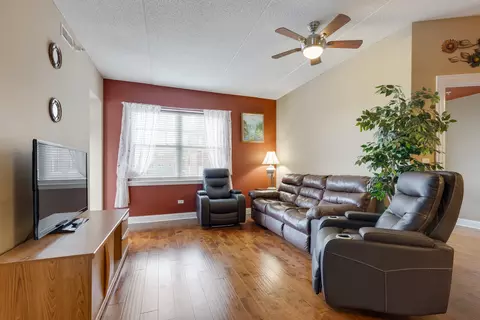 Living - 1 Itasca Pl #411, Itasca, IL 60143 photo 1 of 1