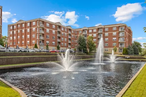 1 Itasca Pl #411, Itasca, IL 60143