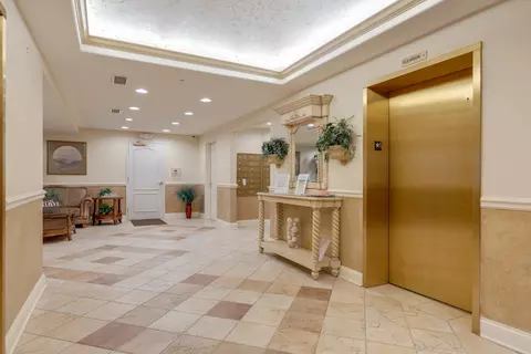 Entry Way - 1 Itasca Pl #411, Itasca, IL 60143 photo 2 of 2