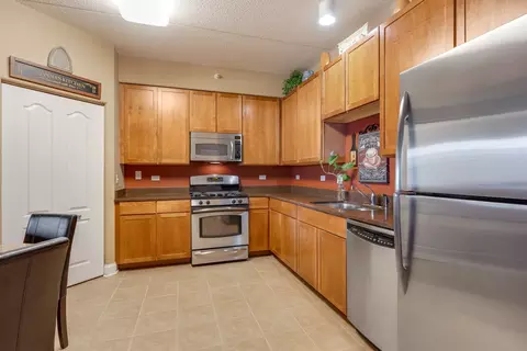 Kitchen - 1 Itasca Pl #411, Itasca, IL 60143 photo 3 of 4