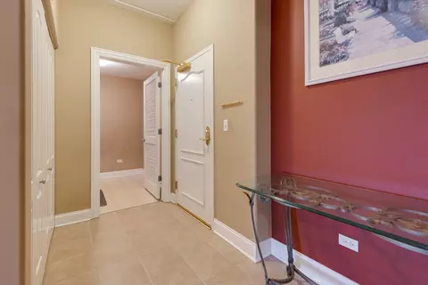 Entry Way - 1 Itasca Pl #411, Itasca, IL 60143 photo 1 of 2