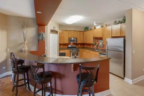 Kitchen - 1 Itasca Pl #411, Itasca, IL 60143 photo 1 of 4