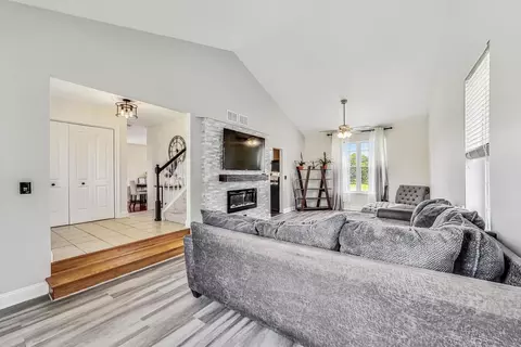 2119 Hammel Ave, Aurora, IL 60504 photo 3