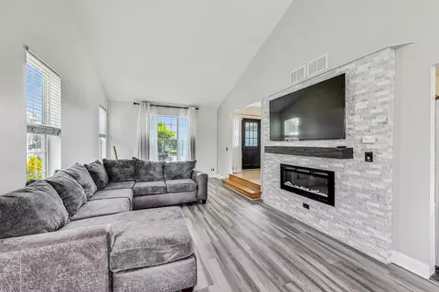 2119 Hammel Ave, Aurora, IL 60504 photo 4