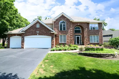 2002 King Edward Ave, Saint Charles, IL 60174