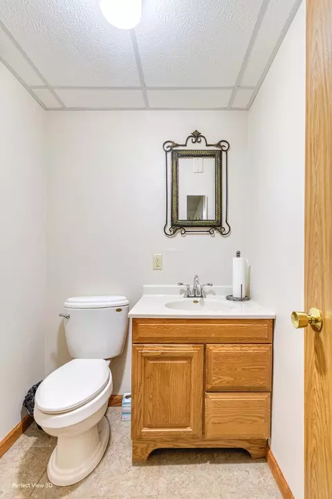 Bath - 108 George St, Morris, IL 60450 photo 2 of 2