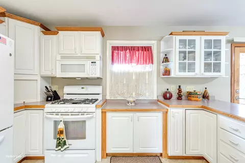 Kitchen - 108 George St, Morris, IL 60450 photo 4 of 4