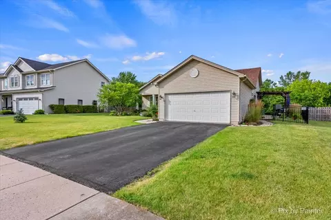 1236 Callaway Dr N, Shorewood, IL 60404
