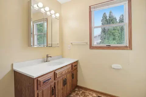Bath - 1270 Deerpath Dr, Morris, IL 60450 photo 2 of 2