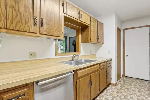 Kitchen - 1270 Deerpath Dr, Morris, IL 60450 photo 1 of 2