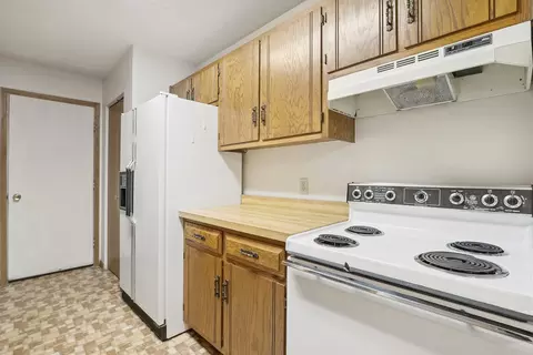 Kitchen - 1270 Deerpath Dr, Morris, IL 60450 photo 2 of 2