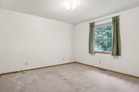 Bedroom - 1270 Deerpath Dr, Morris, IL 60450 photo 3 of 4