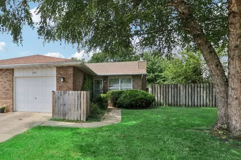Exterior - 1270 Deerpath Dr, Morris, IL 60450 photo 2 of 5
