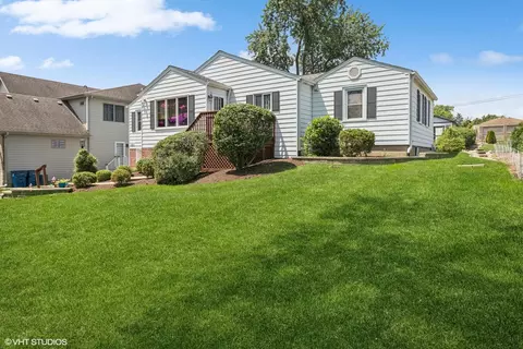 5546 Washington St, Downers Grove, IL 60516