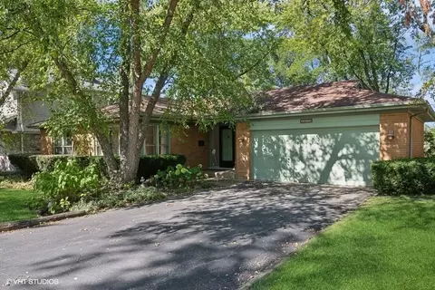 2650 Appletree Ln, Northbrook, IL 60062