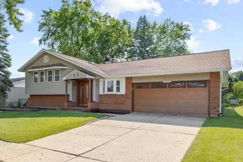 Exterior - 1230 Braeburn Dr, Elgin, IL 60123 photo 5 of 10