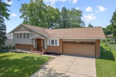 1230 Braeburn Dr, Elgin, IL 60123