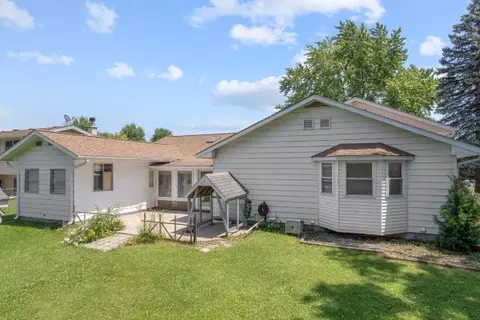 Exterior - 1230 Braeburn Dr, Elgin, IL 60123 photo 6 of 10