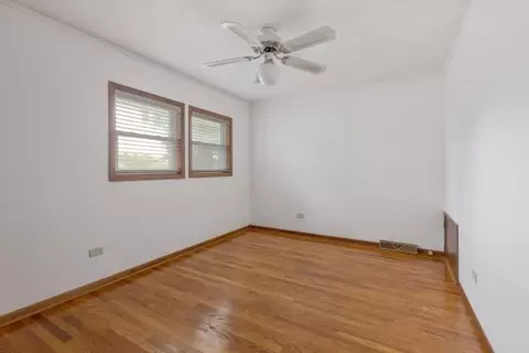 Bedroom - 1230 Braeburn Dr, Elgin, IL 60123 photo 2 of 3
