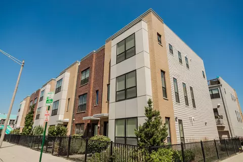 946 Madison St, Oak Park, IL 60302